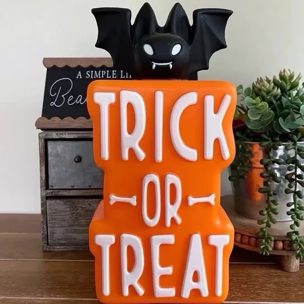New Hyde and Eek Lighted Bat Blow Mold